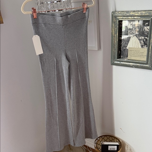 NWT donni ribbed kick flare pant. Size medium - Picture 1 of 5